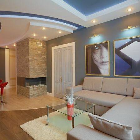 Apartments On Prospekt Svobody 24 リヴィウ エクステリア 写真